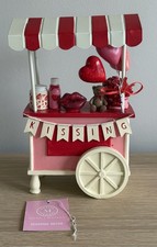 TK Maxx Martha Stewart Kissing