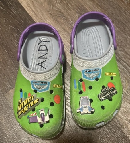 Pre owned youth crocs toy - youth,