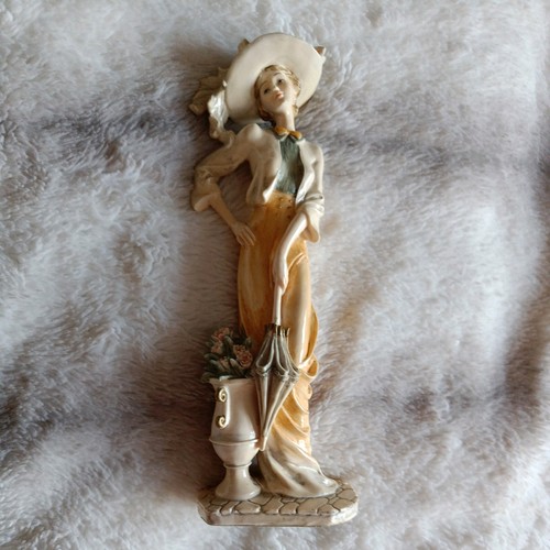 Elegant shudehill lady - elegant,