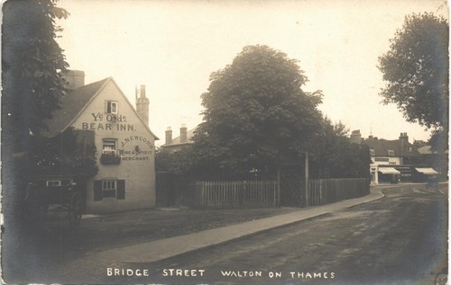 Walton thames bridge - thames.,