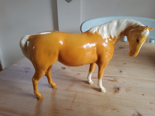Beswick palomino horse - beswick,