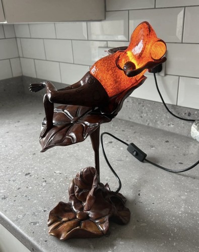 Frog figurine table - figurine,