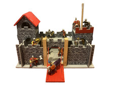 Le Toy Van Knights Castle With