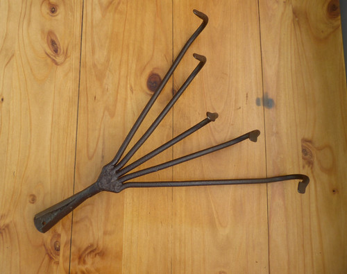 Vintage cultivator head - head, claw