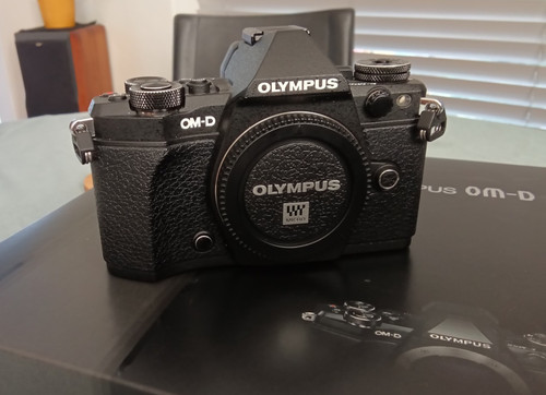 Near mint olympus d - olympus, e-m5
