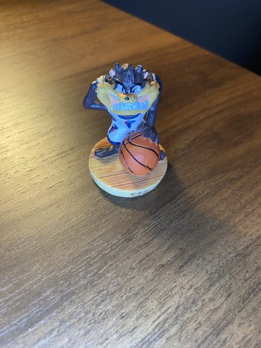 Warner bros 1996 resin figure - resin,
