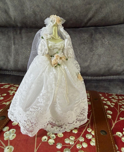 Dollhouse bride doll - 1:12,