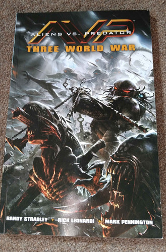 Dark horse aliens - aliens, vs.