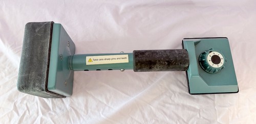 Carpet stretcher knee kicker - carpet,