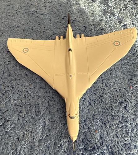 Vulcan xl426 corgi - vulcan, cast