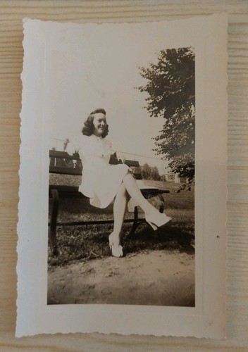 Vintage photo 1940s pretty - vintage,