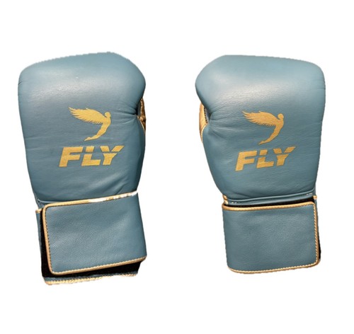Fly boxing gloves slightly - boxing,