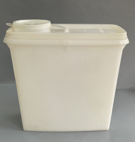 Vintage white tupperware - white,