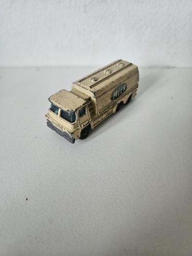Husky models milk tanker - milk,
