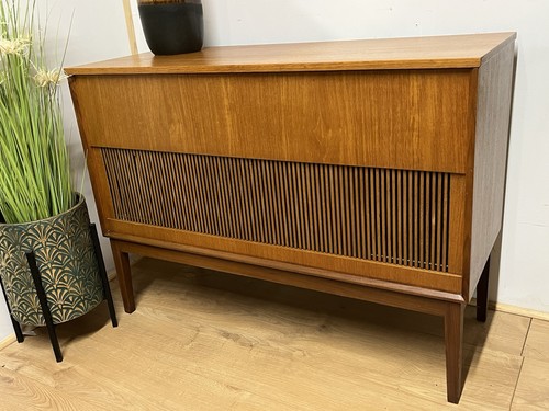 Retro teak finished dynatron - finished,
