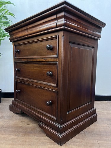 Mahogany four drawer chest - four,
