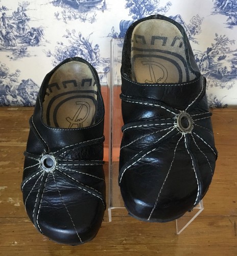 Red dead black leather y2k - dead,