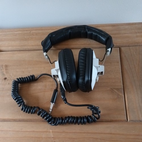 Beyerdynamic dt100 headphones - beyerdynamic,
