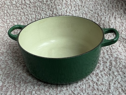 Creuset cast iron - cast,