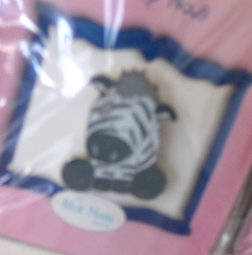Blue nose friends pin - blue,