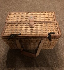 WICKER OBLONG PICNIC BASKET WITH ACCESSORIES SEE PHOTOS 