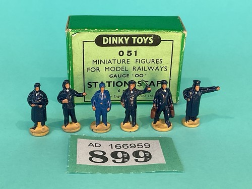 Dinky toys 051 - station, staff