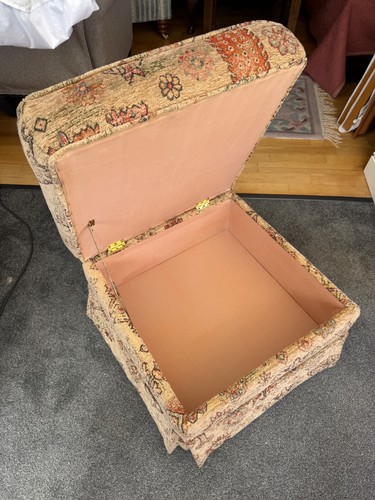 Footstool with opening lid - ,