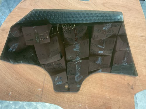Left rear door glass - hs,