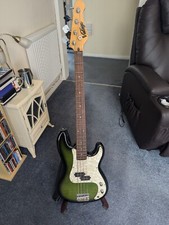 VINTAGE BASS guitar in very good condition. Not marked