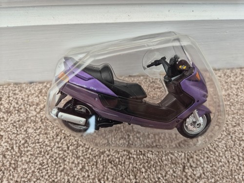 New yamaha majesty 250 - 1/18,
