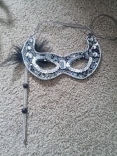 MASQUERADE BALL PARTY CARNIVAL MARDI GRAS MASK WITH SEQUINS SILVER
