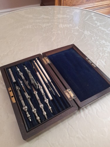 Mahogany drawing instrument