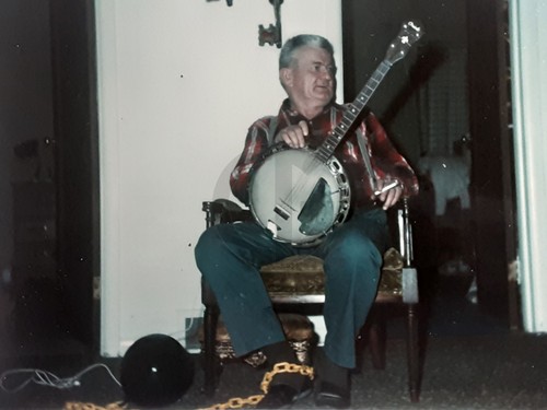 Old man banjo - w/banjo,, in