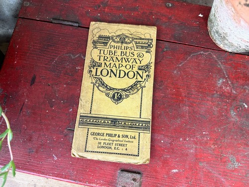 Ww2 1940s london - tube, map