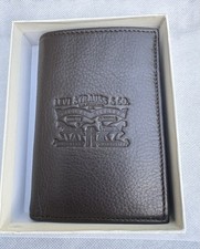 Levi’s Trifold Dark Btown