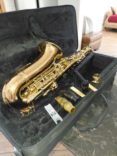 Elkhart saxaphone vincent - by,