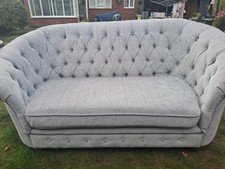 2 seater Chestfield style formal upholstered settee in v. good to excelland cond