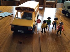 PLAYMOBIL  5940  Yellow  School Bus With Four  Figures Flashing Lights
