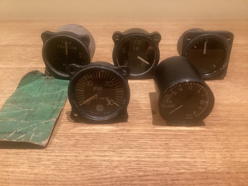 Vintage aircraft instruments - vintage, /