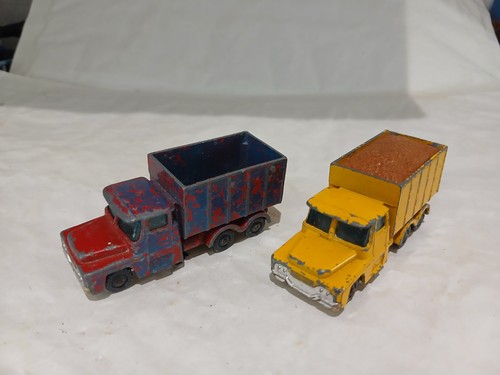 Husky guy warrior truck - guy, pair