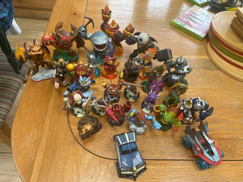 Skylanders figure bundle - figure,