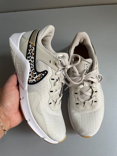 Womens nike legend essential - womens,