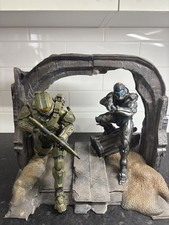 Halo 5 Guardians Limited Collectors Edition Master Chief + Spartan Locke Statue