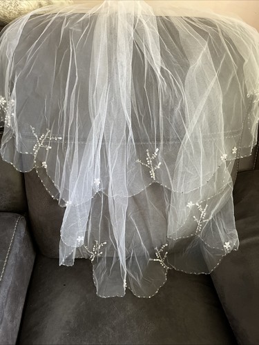 Beautiful elbow length veil - elbow, veil.