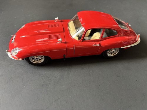 Bburago 1961 jaguar - 1:18,