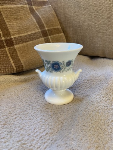 Wedgwood clementine urn - urn, vase