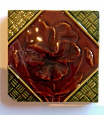 Pretty 3" Victorian ceramic tile: brown Pansy/green basketweave corners DAMAGED