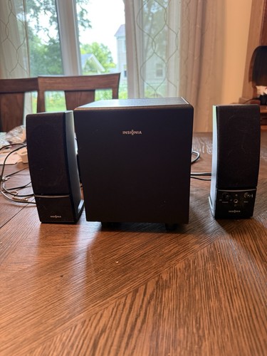 Insignia wired speakers and - wired,
