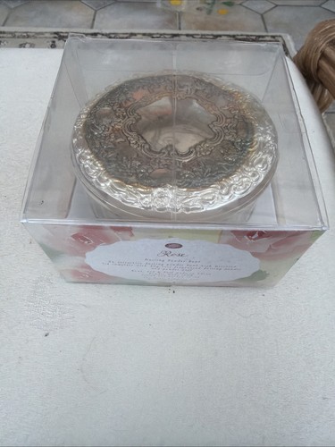 Vintage style rose - style, dusting