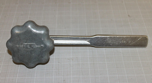Vintage snap valve - ,